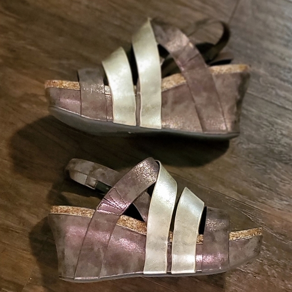 Pierre Dumas Metalic Brown & Pewter Strappy Wedge - Picture 4 of 7